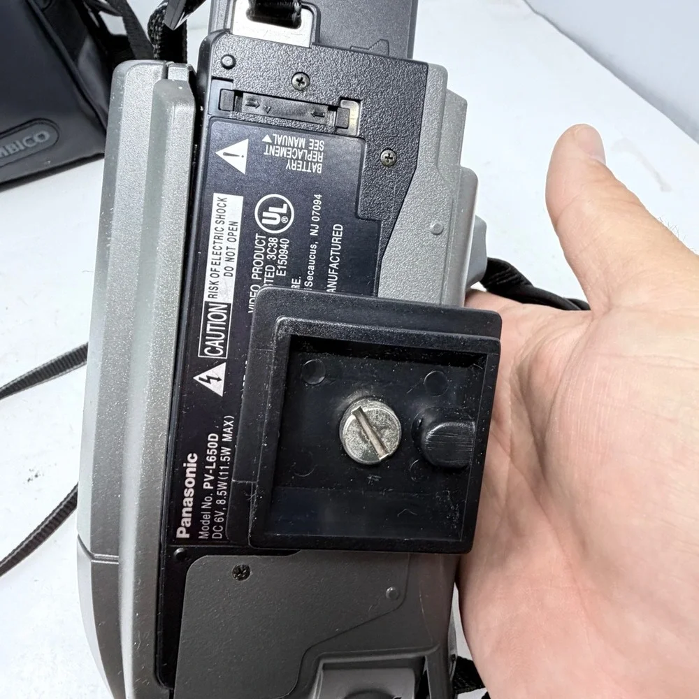 Panasonic Palmcorder PV-L650D VHS-C Camcorder Bundle AC Adapter Remote Tapes